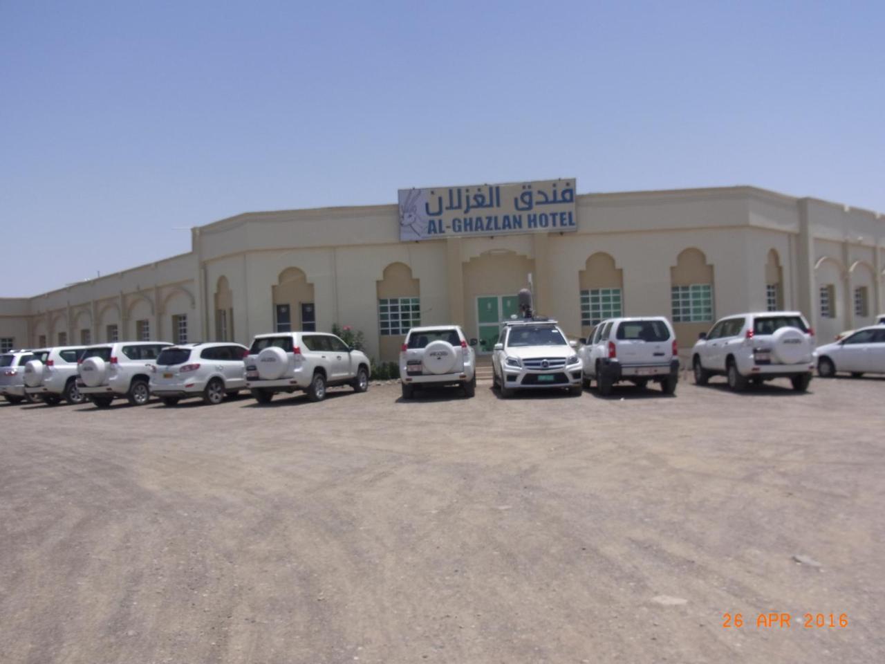 Al Ghazlan Hotel Sinaw Ruddah Экстерьер фото